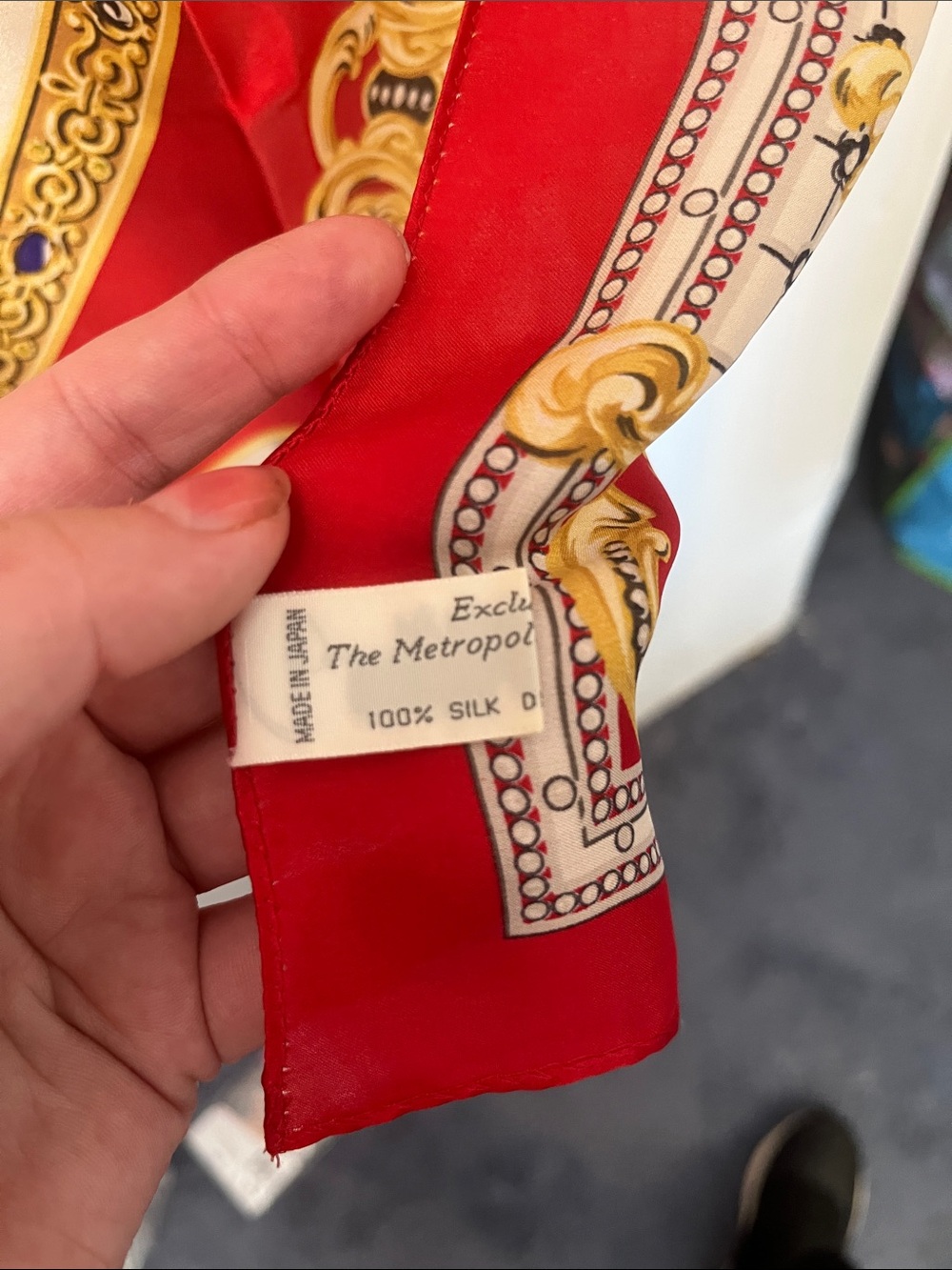 Decorative Red and Gold pure silk scarf - Picture 5 of 6